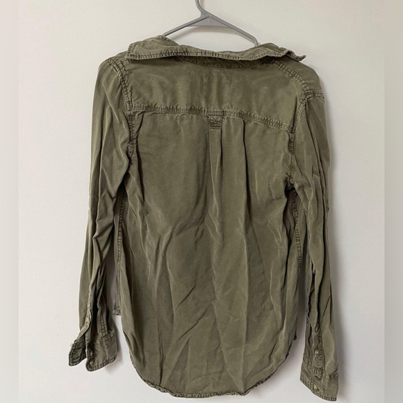 American Eagle Outfitters Olive Green Lightweight Button Down - Picture 2 of 3